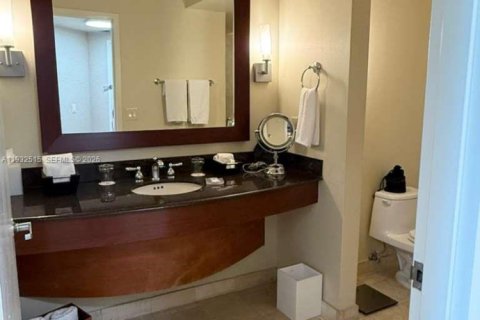 Condo in Sunny Isles Beach, Florida № 1998975 - photo 30