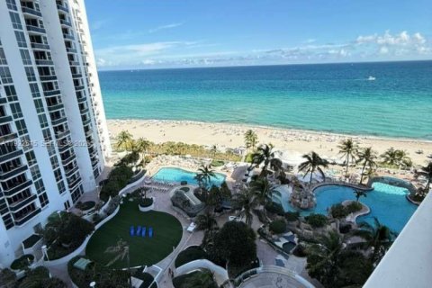 Condo in Sunny Isles Beach, Florida № 1998975 - photo 24