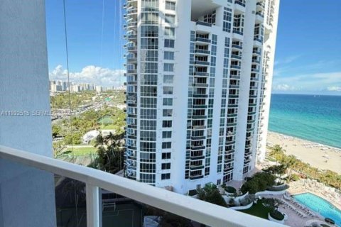 Condo in Sunny Isles Beach, Florida № 1998975 - photo 25