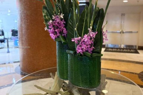 Condo in Sunny Isles Beach, Florida № 1998975 - photo 5