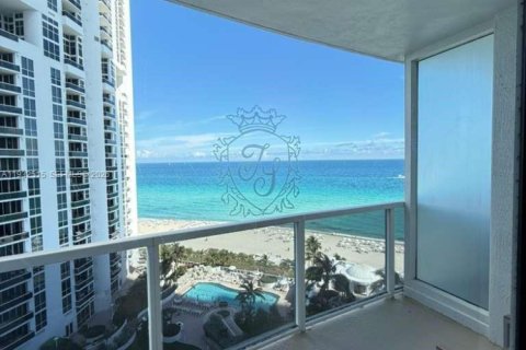 Condo in Sunny Isles Beach, Florida № 1998975 - photo 27