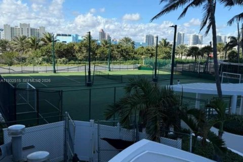 Condo in Sunny Isles Beach, Florida № 1998975 - photo 13