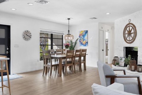 Villa ou maison à vendre à Sarasota, Floride: 3 chambres, 162.58 m2 № 2313027 - photo 8