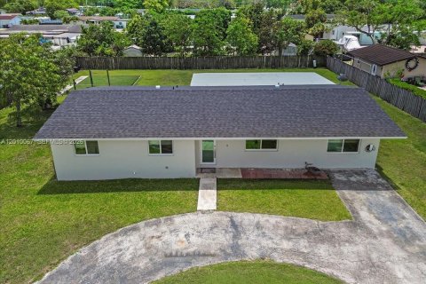 House in Homestead, Florida 4 bedrooms, 168.62 sq.m. № 2076624 - photo 2