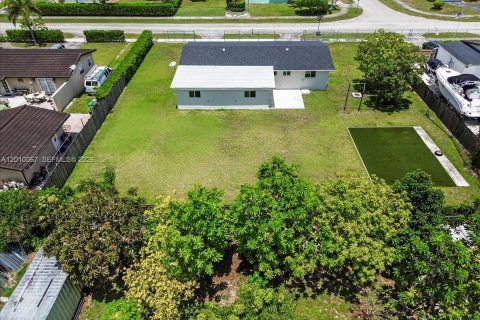 House in Homestead, Florida 4 bedrooms, 168.62 sq.m. № 2076624 - photo 7