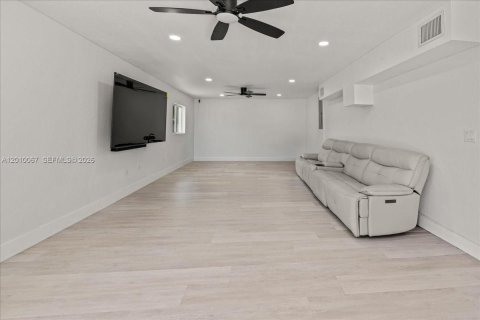 House in Homestead, Florida 4 bedrooms, 168.62 sq.m. № 2076624 - photo 18