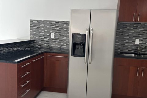 Townhouse in Miami, Florida 2 bedrooms, 123.56 sq.m. № 1986599 - photo 2