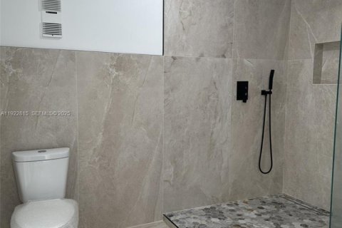 Townhouse in Miami, Florida 2 bedrooms, 123.56 sq.m. № 1986599 - photo 12