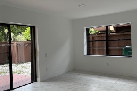 Townhouse in Miami, Florida 2 bedrooms, 123.56 sq.m. № 1986599 - photo 6