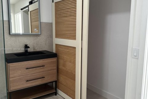 Townhouse in Miami, Florida 2 bedrooms, 123.56 sq.m. № 1986599 - photo 11