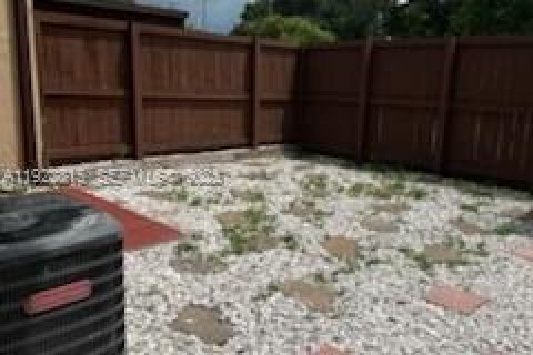 Townhouse in Miami, Florida 2 bedrooms, 123.56 sq.m. № 1986599 - photo 15