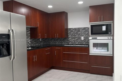 Townhouse in Miami, Florida 2 bedrooms, 123.56 sq.m. № 1986599