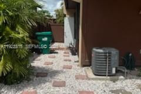 Townhouse in Miami, Florida 2 bedrooms, 123.56 sq.m. № 1986599 - photo 16