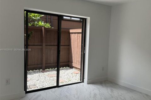 Townhouse in Miami, Florida 2 bedrooms, 123.56 sq.m. № 1986599 - photo 4