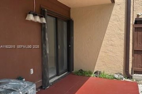 Townhouse in Miami, Florida 2 bedrooms, 123.56 sq.m. № 1986599 - photo 17