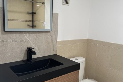 Townhouse in Miami, Florida 2 bedrooms, 123.56 sq.m. № 1986599 - photo 8