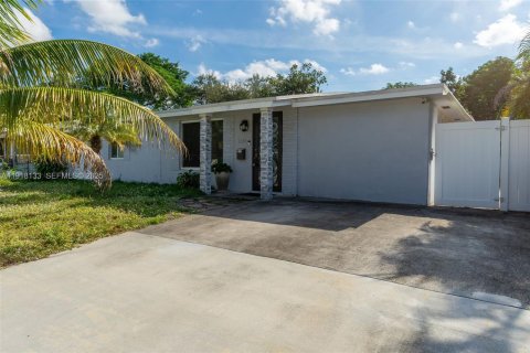 Купить виллу или дом в Холливуд, Флорида 3 спальни, 118.64м2, № 1987940 - фото 1