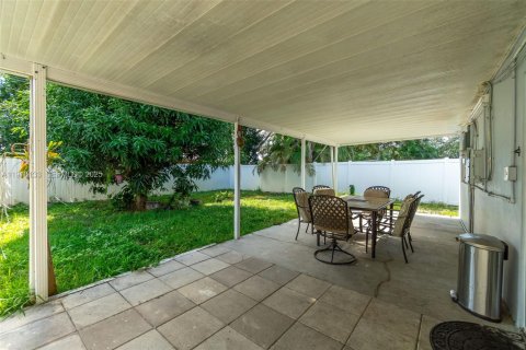 Купить виллу или дом в Холливуд, Флорида 3 спальни, 118.64м2, № 1987940 - фото 24