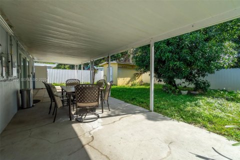 Купить виллу или дом в Холливуд, Флорида 3 спальни, 118.64м2, № 1987940 - фото 25