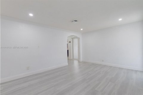 Купить виллу или дом в Холливуд, Флорида 3 спальни, 118.64м2, № 1987940 - фото 12