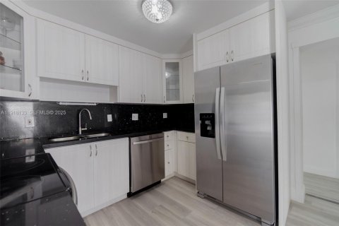 Купить виллу или дом в Холливуд, Флорида 3 спальни, 118.64м2, № 1987940 - фото 8