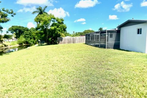 House in Margate, Florida 3 bedrooms, 121.89 sq.m. № 1882506 - photo 26