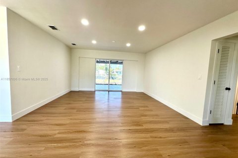 House in Margate, Florida 3 bedrooms, 121.89 sq.m. № 1882506 - photo 5