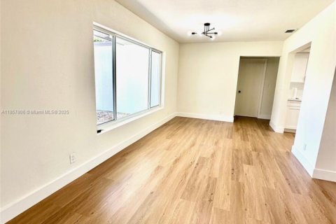 House in Margate, Florida 3 bedrooms, 121.89 sq.m. № 1882506 - photo 7