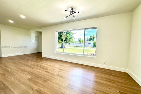 House in Margate, Florida 3 bedrooms, 121.89 sq.m. № 1882506 - photo 8