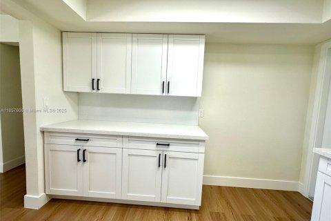 House in Margate, Florida 3 bedrooms, 121.89 sq.m. № 1882506 - photo 10