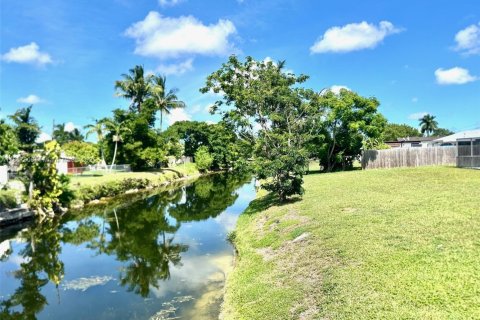 House in Margate, Florida 3 bedrooms, 121.89 sq.m. № 1882506 - photo 28