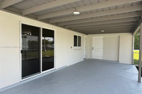 House in Margate, Florida 3 bedrooms, 121.89 sq.m. № 1882506 - photo 24