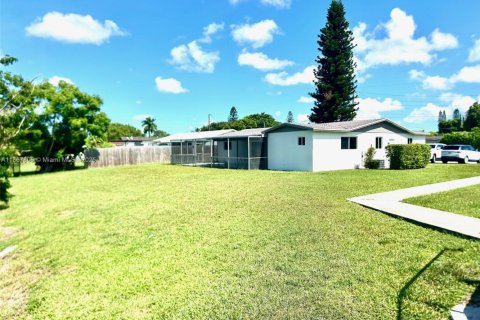 House in Margate, Florida 3 bedrooms, 121.89 sq.m. № 1882506 - photo 27