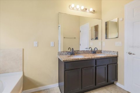 Casa en venta en Kissimmee, Florida, 4 dormitorios, 163.32 m2 № 2228345 - foto 15