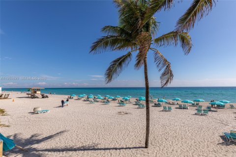 Condominio en alquiler en Hollywood, Florida, 1 dormitorio, 77.57 m2 № 2054440 - foto 14