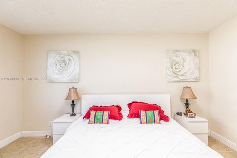 Condominio en alquiler en Hollywood, Florida, 1 dormitorio, 77.57 m2 № 2054440 - foto 23