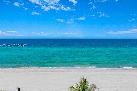 Condominio en alquiler en Hollywood, Florida, 1 dormitorio, 77.57 m2 № 2054440 - foto 15