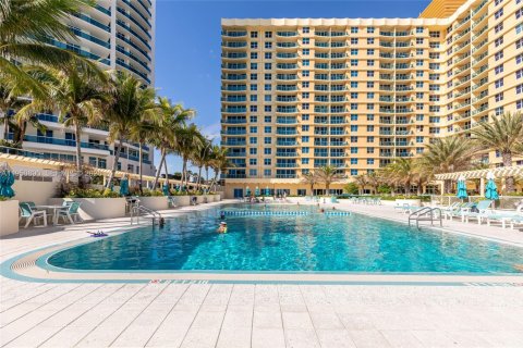 Condominio en alquiler en Hollywood, Florida, 1 dormitorio, 77.57 m2 № 2054440 - foto 13