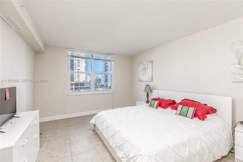 Condominio en alquiler en Hollywood, Florida, 1 dormitorio, 77.57 m2 № 2054440 - foto 24