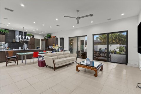 Duplex à vendre à Sarasota, Floride: 4 chambres, 413.51 m2 № 2157887 - photo 17