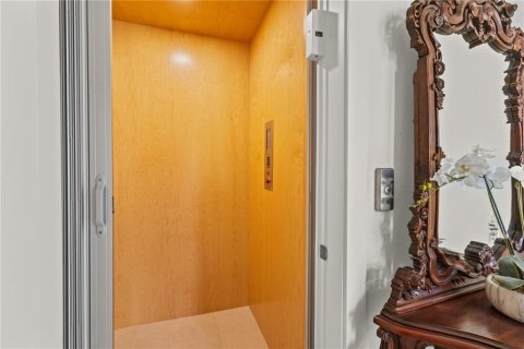 Duplex à vendre à Sarasota, Floride: 4 chambres, 413.51 m2 № 2157887 - photo 9