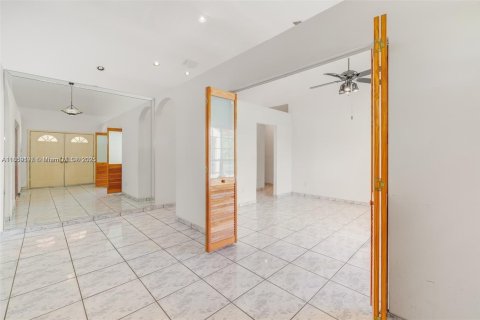 House in Homestead, Florida 4 bedrooms, 273.69 sq.m. № 2014656 - photo 7