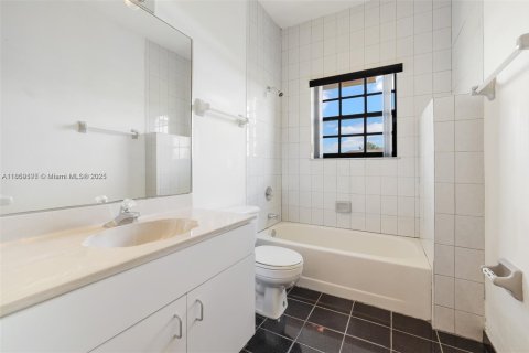 House in Homestead, Florida 4 bedrooms, 273.69 sq.m. № 2014656 - photo 10