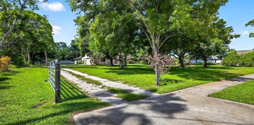 Casa en Pinellas Park, Florida 6 dormitorios, 613.15 m2 № 2329480
