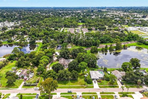 Casa en venta en Pinellas Park, Florida, 6 dormitorios, 613.15 m2 № 2329480 - foto 14