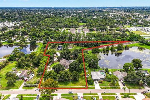 Casa en venta en Pinellas Park, Florida, 6 dormitorios, 613.15 m2 № 2329480 - foto 22