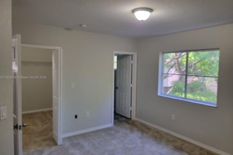 Townhouse in Florida City, Florida 3 bedrooms, 167.13 sq.m. № 1790286 - photo 7