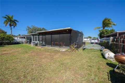 Купить виллу или дом в Хомстед, Флорида 3 спальни, 99.59м2, № 2023907 - фото 21