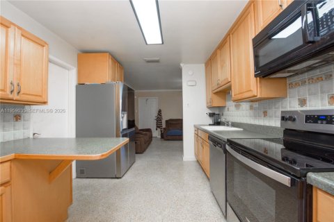 Купить виллу или дом в Хомстед, Флорида 3 спальни, 99.59м2, № 2023907 - фото 8