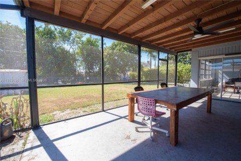 Купить виллу или дом в Хомстед, Флорида 3 спальни, 99.59м2, № 2023907 - фото 18